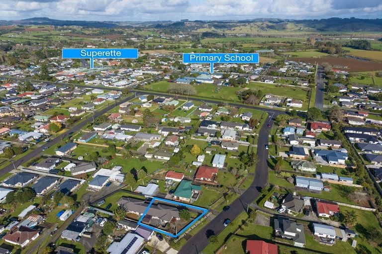 Photo of property in 3a Booth Crescent, Tuakau, 2121