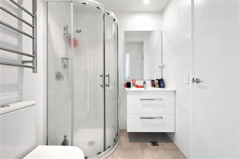 Photo of property in 31 Huntington Drive, Huntington Park, Auckland, 2013