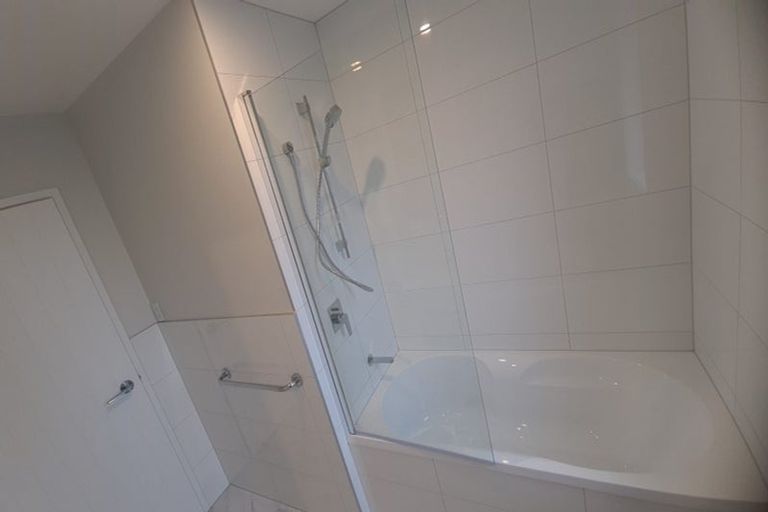 Photo of property in 43c Oreil Avenue, West Harbour, Auckland, 0618