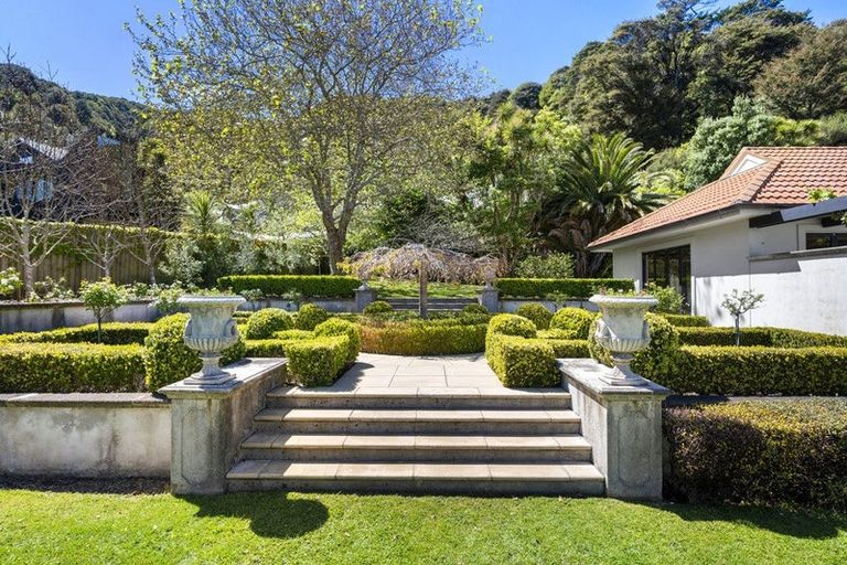 Photo of property in 60 Cheviot Road, Lowry Bay, Lower Hutt, 5013