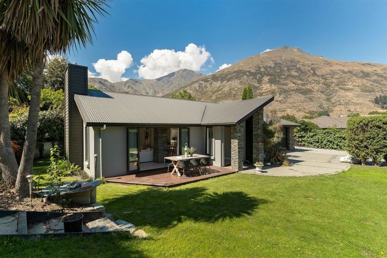 Photo of property in 8 Quill Street, Lake Hayes, Queenstown, 9304