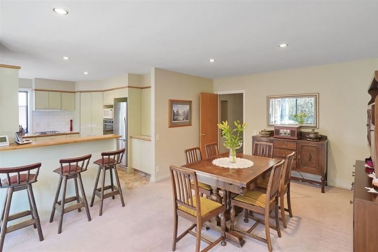 Photo of property in 2/112 Memorial Avenue, Burnside, Christchurch, 8053