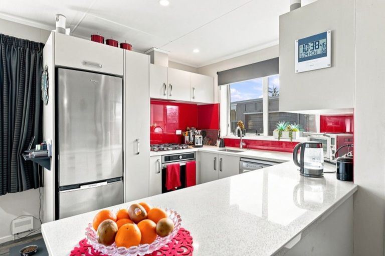 Photo of property in 23 Gibbons Crescent, Castlecliff, Whanganui, 4501