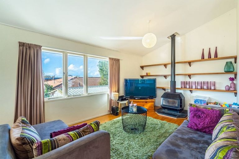 Photo of property in 2/51 Ocean View Road, Hillcrest, Auckland, 0627