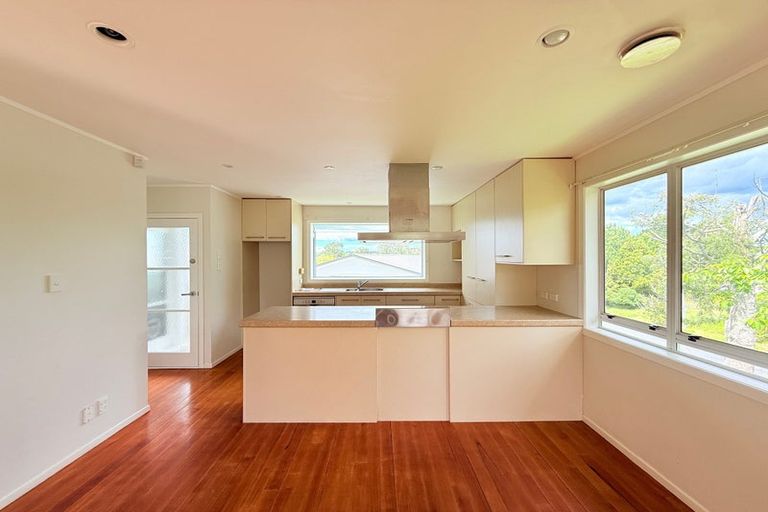 Photo of property in 4 La Trobe Street, Pakuranga Heights, Auckland, 2010