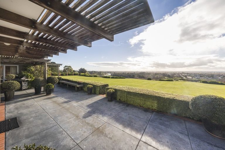 Photo of property in 38 Titirangi Drive, Fitzherbert, Palmerston North, 4471