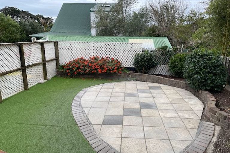 Photo of property in 2/3 Aorangi Place, Birkenhead, Auckland, 0626