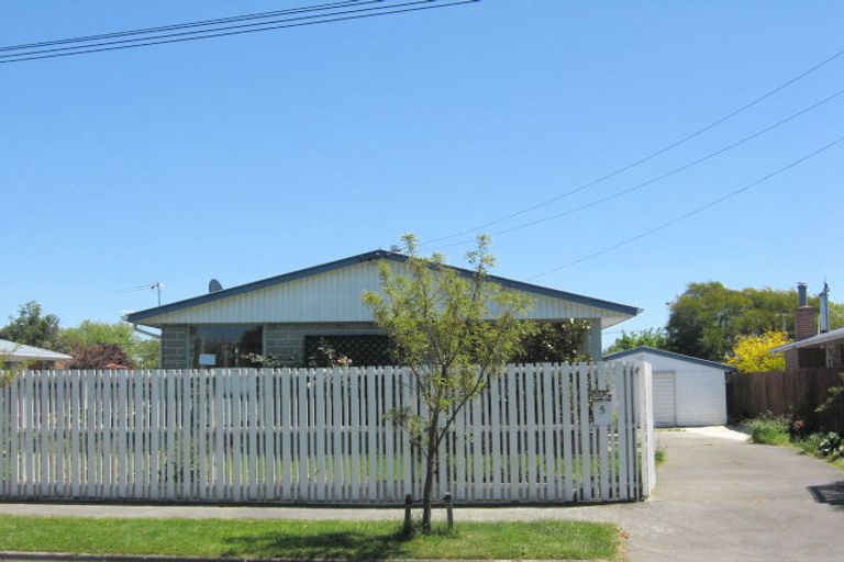Photo of property in 5 Oldwood Street, Bishopdale, Christchurch, 8053