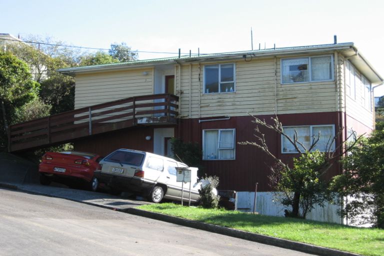 Photo of property in 2a Spenmoor Street, Newlands, Wellington, 6037