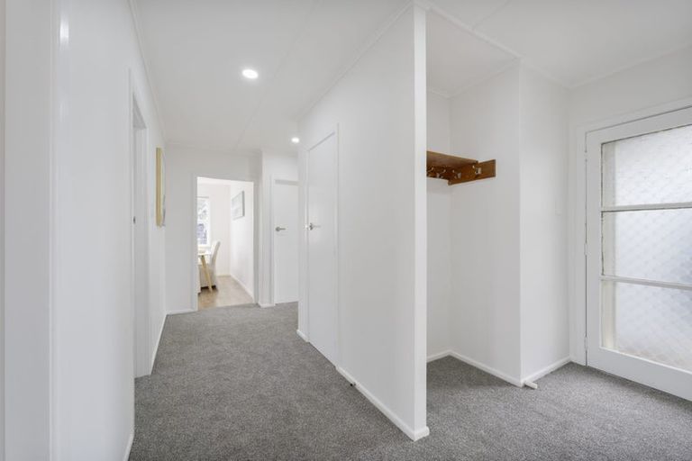 Photo of property in 33 Longburn Road, Henderson, Auckland, 0610