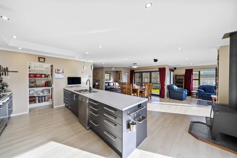 Photo of property in 10 Mervyn Kemp Drive, Tawa, Wellington, 5028