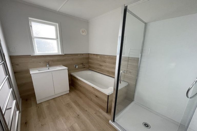 Photo of property in 1/10 Exmouth Road, Northcote, Auckland, 0627