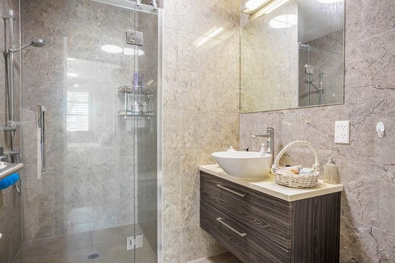 Photo of property in 106 Rewa Rewa Lane, Orewa, 0931