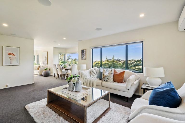 Photo of property in 2/60 Arran Road, Browns Bay, Auckland, 0630