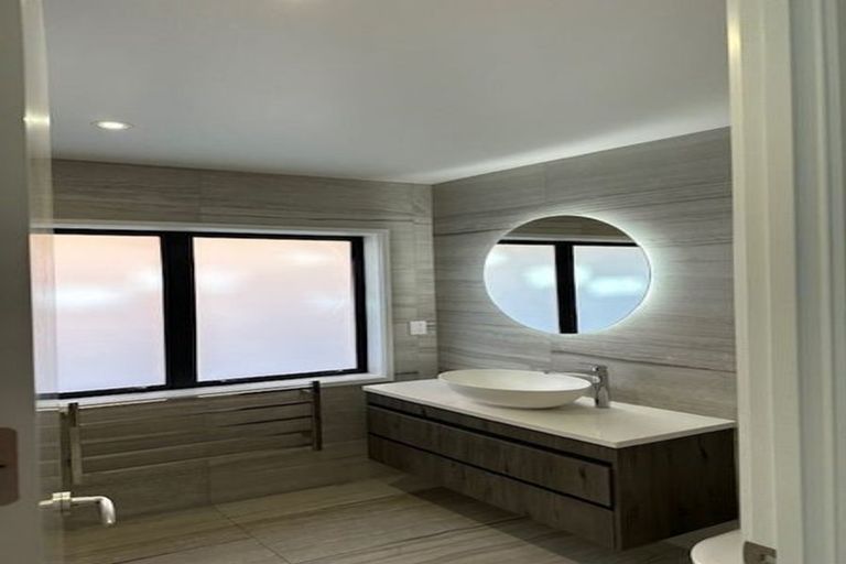 Photo of property in 1/2 Omana Road, Milford, Auckland, 0620