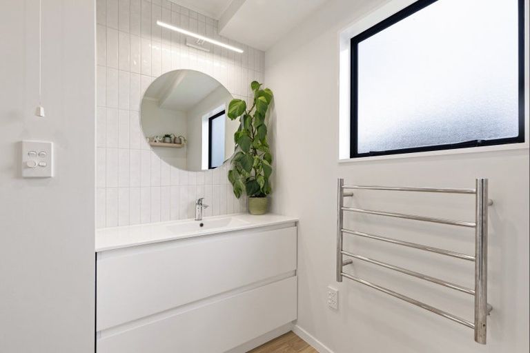 Photo of property in 100 Hillcrest Drive, Kelvin Grove, Palmerston North, 4414