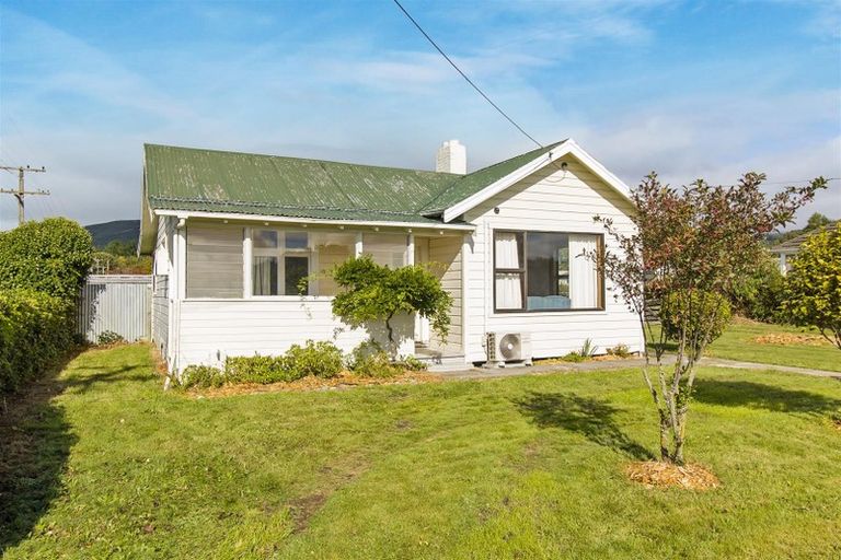 Photo of property in 9 Betten Street, Waimate, 7924