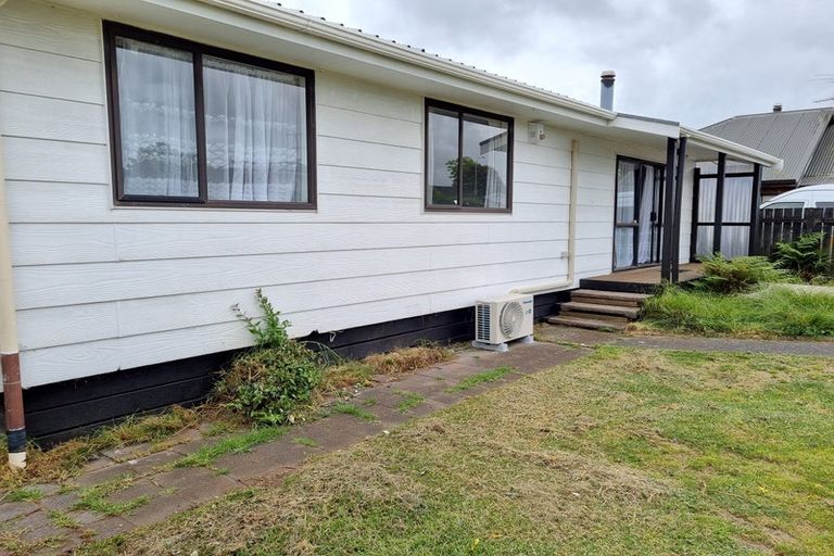 Photo of property in 2/87 Manuroa Road, Takanini, 2112