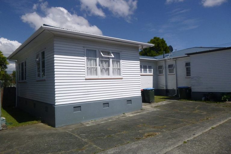 Photo of property in 3/2090 Great North Road, Avondale, Auckland, 0600