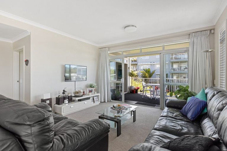 Photo of property in 76 Landmark Terrace, Orewa, 0931