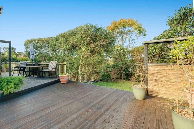 Photo of property in 39 D'oyly Drive, Stanmore Bay, Whangaparaoa, 0932