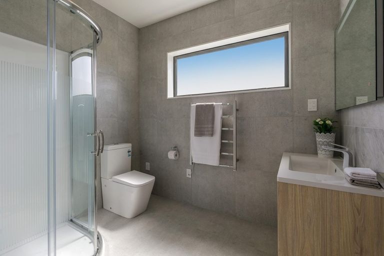 Photo of property in 83a Lake Road, Northcote, Auckland, 0627