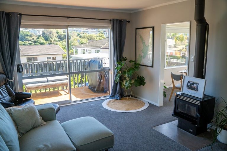 Photo of property in 6b Yarrow Place, Papakowhai, Porirua, 5024