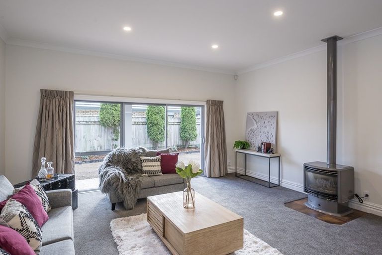 Photo of property in 6 Holcombe Drive, Paraparaumu, 5032