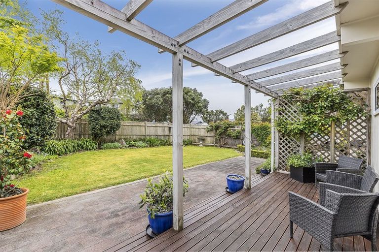 Photo of property in 142 Kahu Road, Paremata, Porirua, 5024