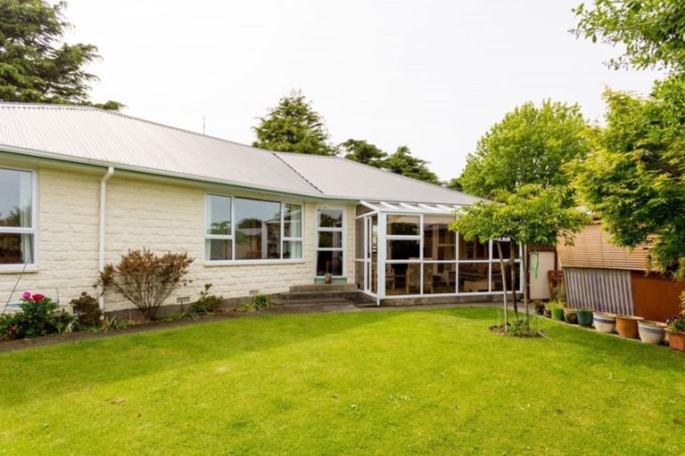 Photo of property in 32 Kathleen Crescent, Hornby, Christchurch, 8042