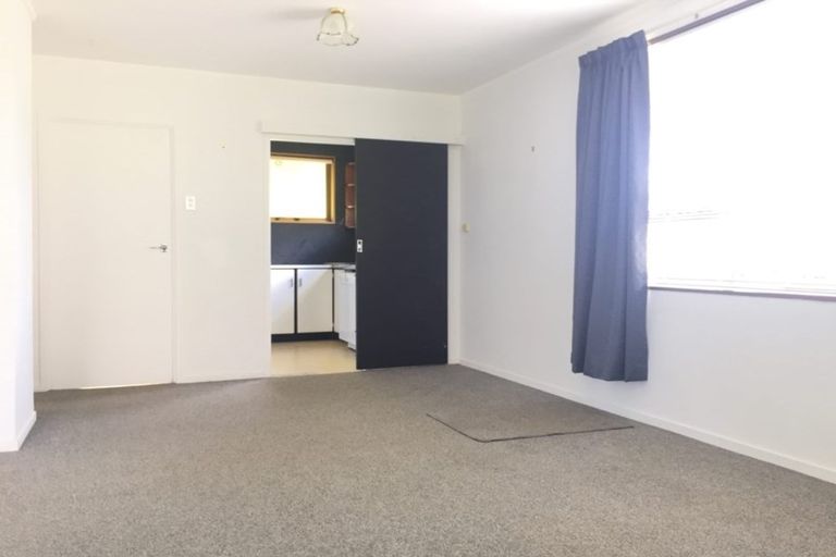 Photo of property in 2/52 Butterworth Drive, Glendene, Auckland, 0602