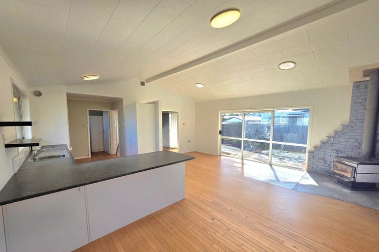 Photo of property in 22 Simons Street, Moturoa, New Plymouth, 4310