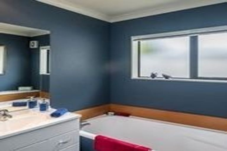 Photo of property in 5 Central Park, Paraparaumu Beach, Paraparaumu, 5032