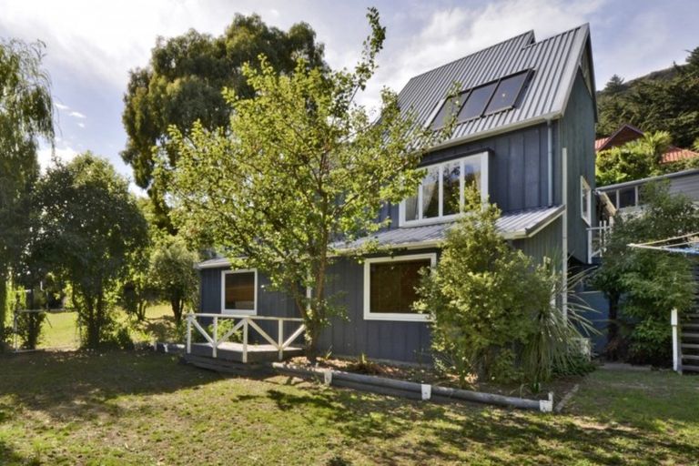 Photo of property in 18 Evans Pass Road, Sumner, Christchurch, 8081