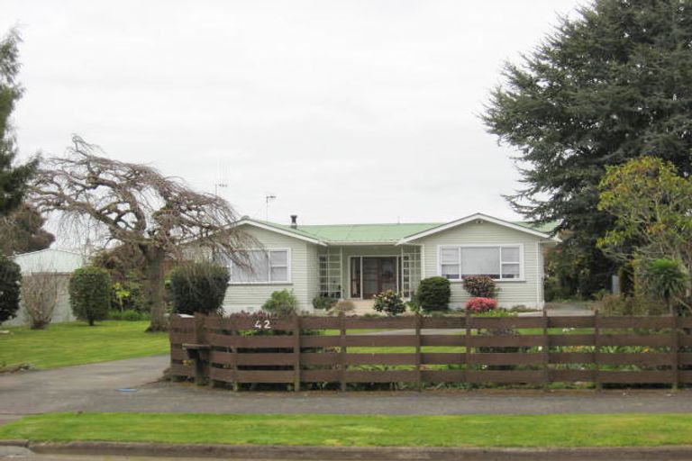 Photo of property in 42 Kings Drive, Levin, 5510