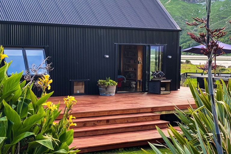 Photo of property in 160 Te Mahoe Road, Mokau, 4376