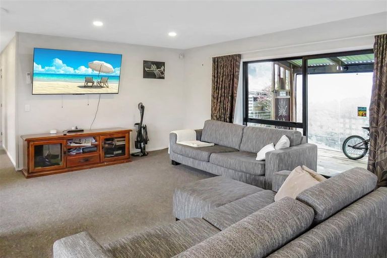 Photo of property in 9a Holden Avenue, Holdens Bay, Rotorua, 3010