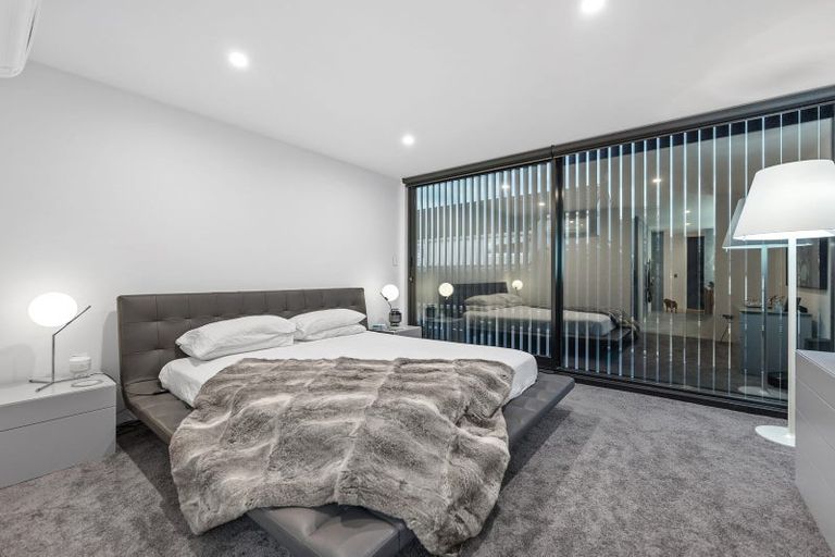 Photo of property in 314a Hurstmere Road, Takapuna, Auckland, 0622