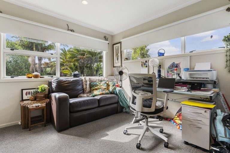 Photo of property in 20 Marine Parade, Mellons Bay, Auckland, 2014