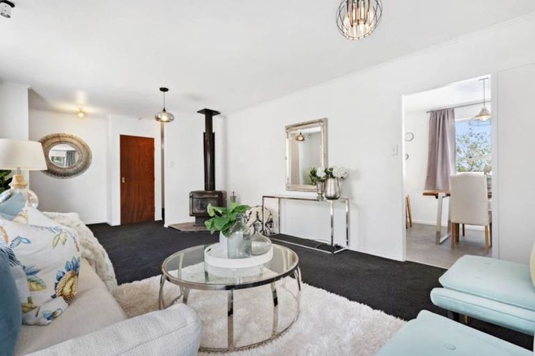 Photo of property in 16 Newham Place, Henderson, Auckland, 0612