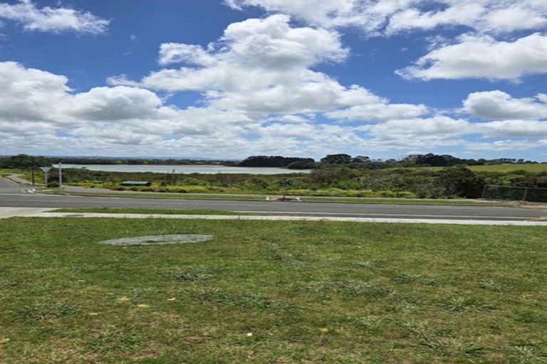 Photo of property in 26 Orawahi Road, Glenbrook, 2681