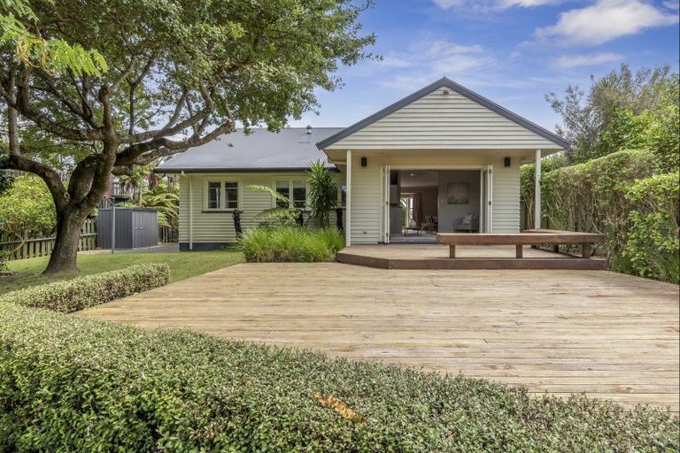 Photo of property in 44 Braid Road, St Andrews, Hamilton, 3200