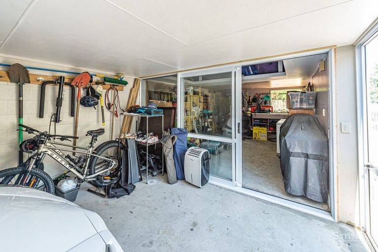 Photo of property in 2 Burtts Road, Durie Hill, Whanganui, 4500