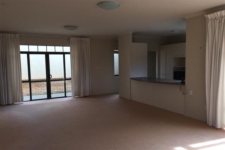 Photo of property in 2 Pepperdine Place, Albany, Auckland, 0632
