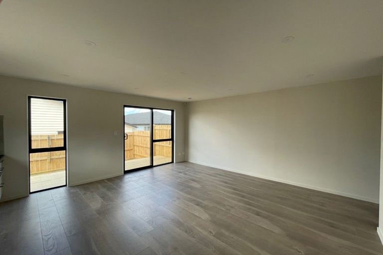 Photo of property in 6a Cronshaw Road, Karaka, Papakura, 2113