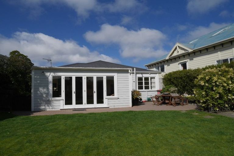 Photo of property in 152 Kelburn Parade, Kelburn, Wellington, 6012