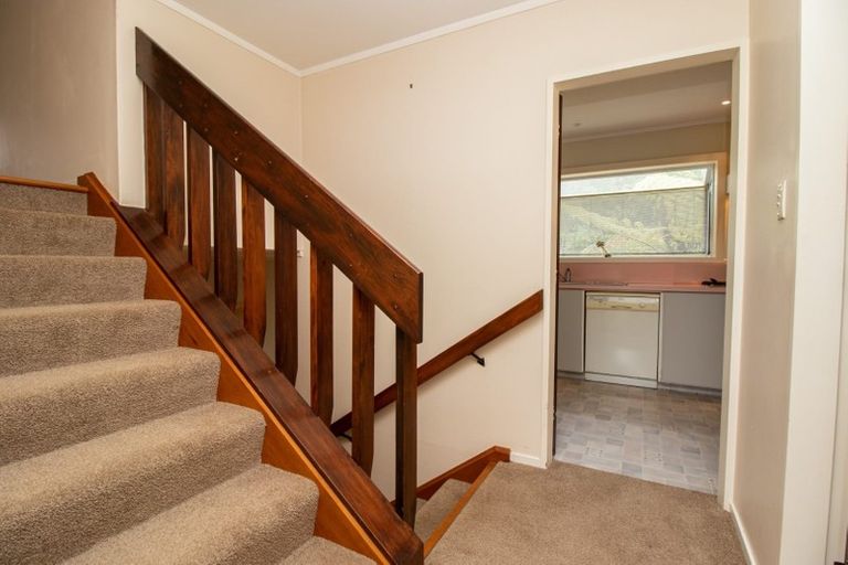 Photo of property in 17 Peterhouse Street, Tawa, Wellington, 5028