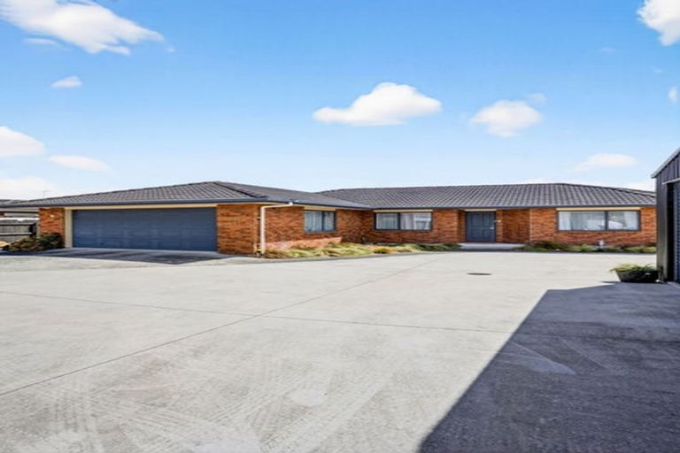 Photo of property in 23 Raabia Close, Parakai, 0830