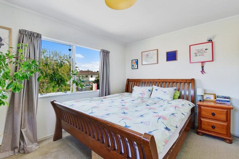 Photo of property in 94 Athena Drive, Totara Vale, Auckland, 0629