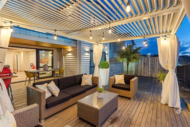 Photo of property in 19 Turutu Place, Long Bay, Auckland, 0630